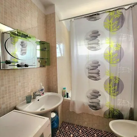 Ring Flat Ii W/ 24h Check In Apartmán *